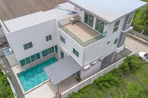 Piscina di 6BR Pool Villa - Karaoke and Pool Table near Golf o nelle vicinanze