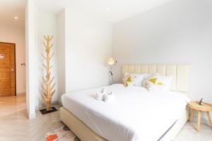 Letto o letti in una camera di 6BR Pool Villa - Karaoke and Pool Table near Golf