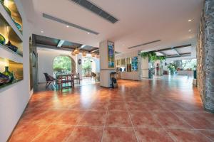 Hall o reception di Guilin O-LIVE Social Hotel -Riverside -Adjacent Elephant Hill -Pedestrian Street-Twin Towers-Mediterranean style