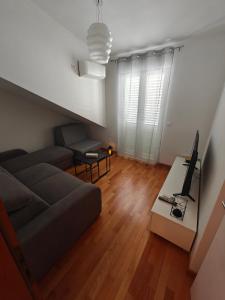 TV a/nebo společenská místnost v ubytování Alfa Dubrovnik