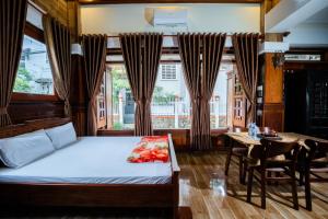 Giường trong phòng chung tại Phố Thiên Đường Homestay