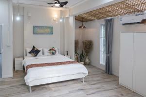 a bedroom with a large white bed in a room at Coconut Breeze Villa 3 in Haad Chao Phao +46 photos