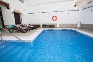 Bazén v ubytovaní Hostal Boutique Bajamar alebo v jeho blízkosti