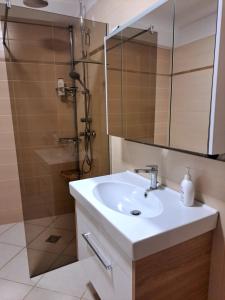 Ένα μπάνιο στο Eden Apartment