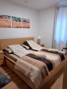 Ένα ή περισσότερα κρεβάτια σε δωμάτιο στο Eden Apartment