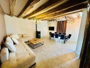 Posezení v ubytování Maison 3 chambres 8 pers proche Zoo de Beauval + 14 fotografií