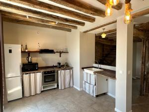 Kuchyň nebo kuchyňský kout v ubytování Maison 3 chambres 8 pers proche Zoo de Beauval