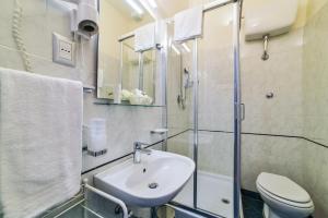 Koupelna v ubytování Hotel Bella Firenze + 22 fotografií