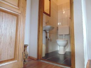 Koupelna v ubytování Holiday Home Paklenica + 37 fotografií