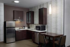 Kuchyň nebo kuchyňský kout v ubytování Residence Inn by Marriott Denver Southwest/Littleton