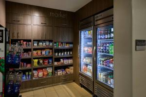 Supermarket nebo jiné obchody v  hotelu nebo okolí