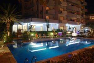 Bazén v ubytování Hotel Costa Verde nebo v jeho okolí