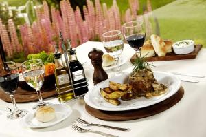 Comida no hotel ou em algum lugar perto