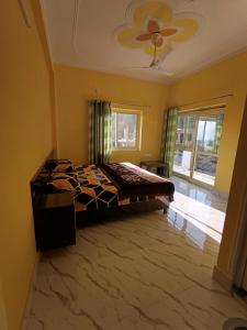 a bedroom with a bed and a ceiling at Welcome Home Stay & Hotel Tapovan Rishikesh in Rishīkesh