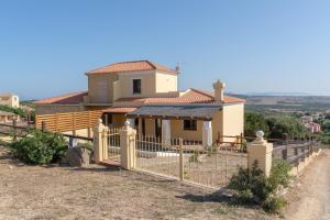 a house with a fence in front of it at Residence del Golf in Cuile Pazzoni