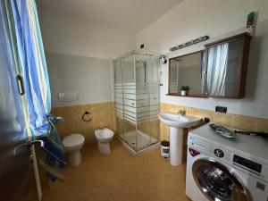 Ένα μπάνιο στο Casa Argento Manerba del Garda +40 φωτογραφίες