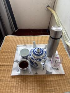 《小风小物逛杭州》作者的书房，散步到西湖的咖啡和沏茶工具