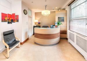 Gambar di galeri bagi Fairway Hotel di London