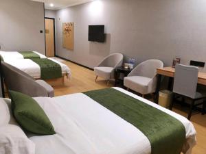TV a/nebo společenská místnost v ubytování GreenTree Inn Yixing Zhangzhu Express Hotel