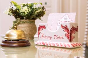 Gambar di galeri bagi Fairway Hotel di London