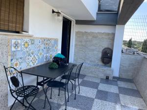 Rõdu või terrass majutusasutuses Laviniahouse Nettuno