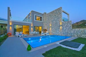 Bazén v ubytovaní Plakias Seaside Residences alebo v jeho blízkosti
