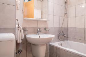 Koupelna v ubytování AGAVA Hotel