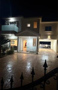 Gallery image of Margarita Luxury 3 Bed & Pool in Dherinia