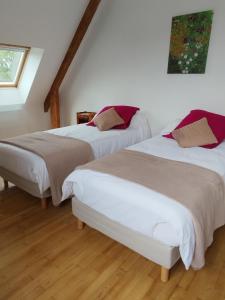 Posteľ alebo postele v izbe v ubytovaní La Haute Maison - Merrien - GR34 - vue sur mer