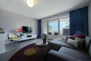 Et tv og/eller underholdning på Meerblick Lemkenhafen – Ferienwohnung