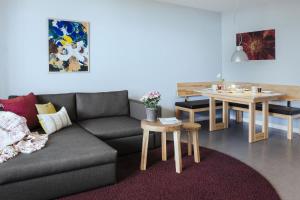 a living room with a couch and a table at Meerblick Lemkenhafen – Ferienwohnung in Fehmarn