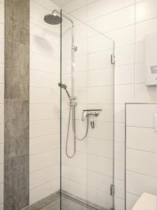 Et badeværelse på Meerblick Lemkenhafen – Ferienwohnung