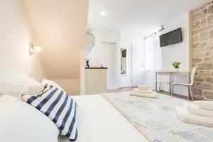 Postel nebo postele na pokoji v ubytování Agata House Hvar