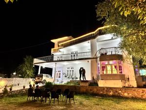 O edifício onde a casa de hóspedes está situado