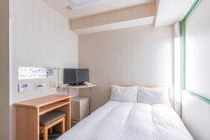 Postel nebo postele na pokoji v ubytování washington R&B Hotel Kanazawa Station Nishiguchi