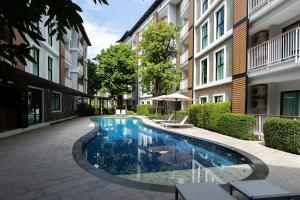 Bazén v ubytování Apartment with work desk X413 by IBG Property nebo v jeho okolí