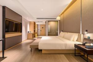 Postel nebo postele na pokoji v ubytování Atour Hotel Dalian Hi-tech Zone