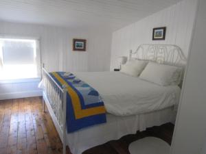 Imagen de la galería de The Old Salt Box Co. - Aunt Glady's, en Fogo