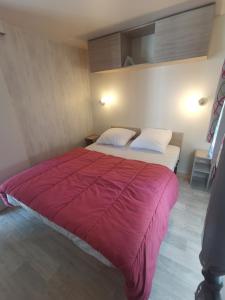 Postel nebo postele na pokoji v ubytování Camping Kersioual