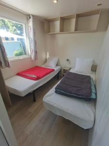 Postel nebo postele na pokoji v ubytování Camping Kersioual