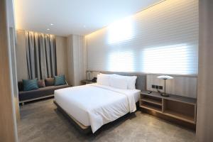Postel nebo postele na pokoji v ubytování VIVERE Hotel, ARTOTEL Curated