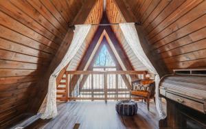 Postel nebo postele na pokoji v ubytování Cozy Days Hideaway - Modern rustic vibes mountain views