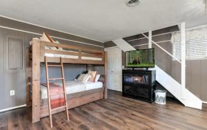 Postel nebo postele na pokoji v ubytování Cozy Days Hideaway - Modern rustic vibes mountain views
