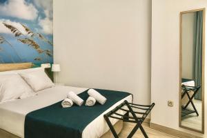 Postel nebo postele na pokoji v ubytování Hotel Sol Almería