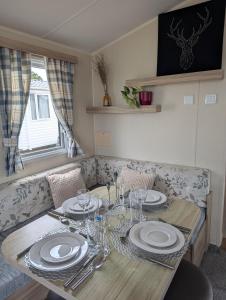 Χώρος καθιστικού στο Salsa static caravan close to Edinburgh