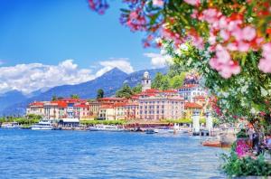 a view of a river with buildings and boats at Dimora i Laghi Tra Como, Lecco e Bellagio in Erba