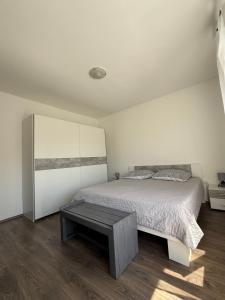 Postel nebo postele na pokoji v ubytování Apartments Markov Murter