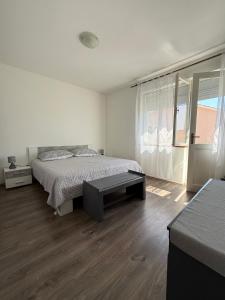 Postel nebo postele na pokoji v ubytování Apartments Markov Murter