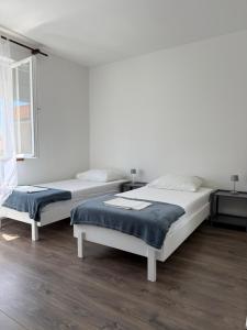 Postel nebo postele na pokoji v ubytování Apartments Markov Murter