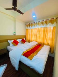 Postel nebo postele na pokoji v ubytování Hotel Nur
